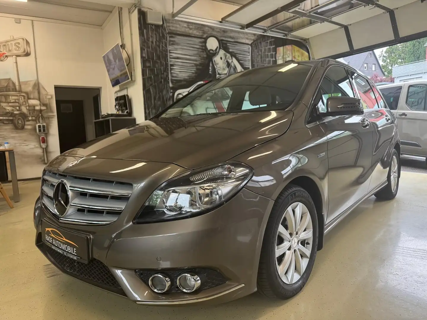 Mercedes-Benz B 180 KAT SHZ KLIMA 2HAND TEMPOMAT Gris - 1