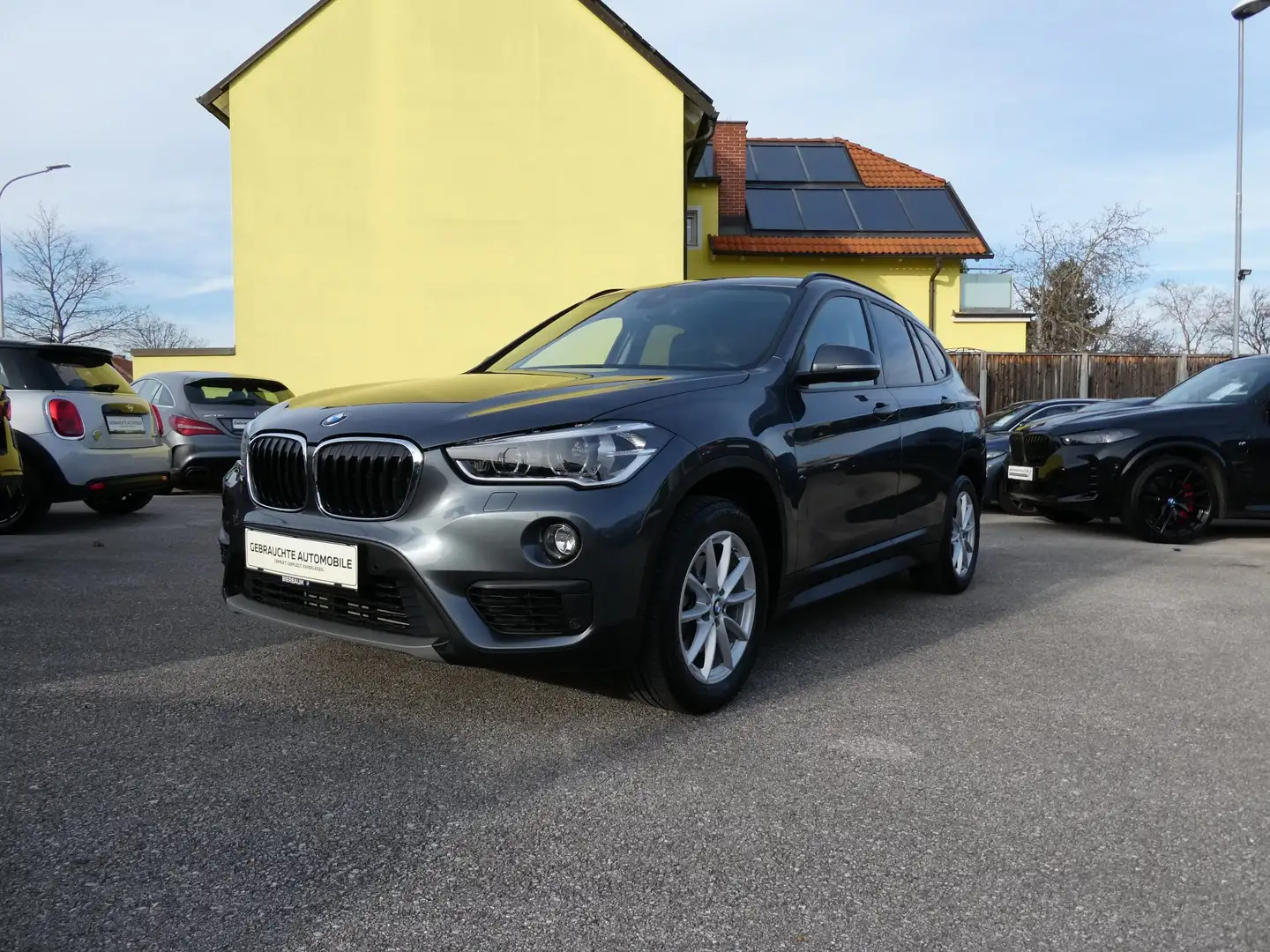 BMW X1 xDrive18d Grau - 1