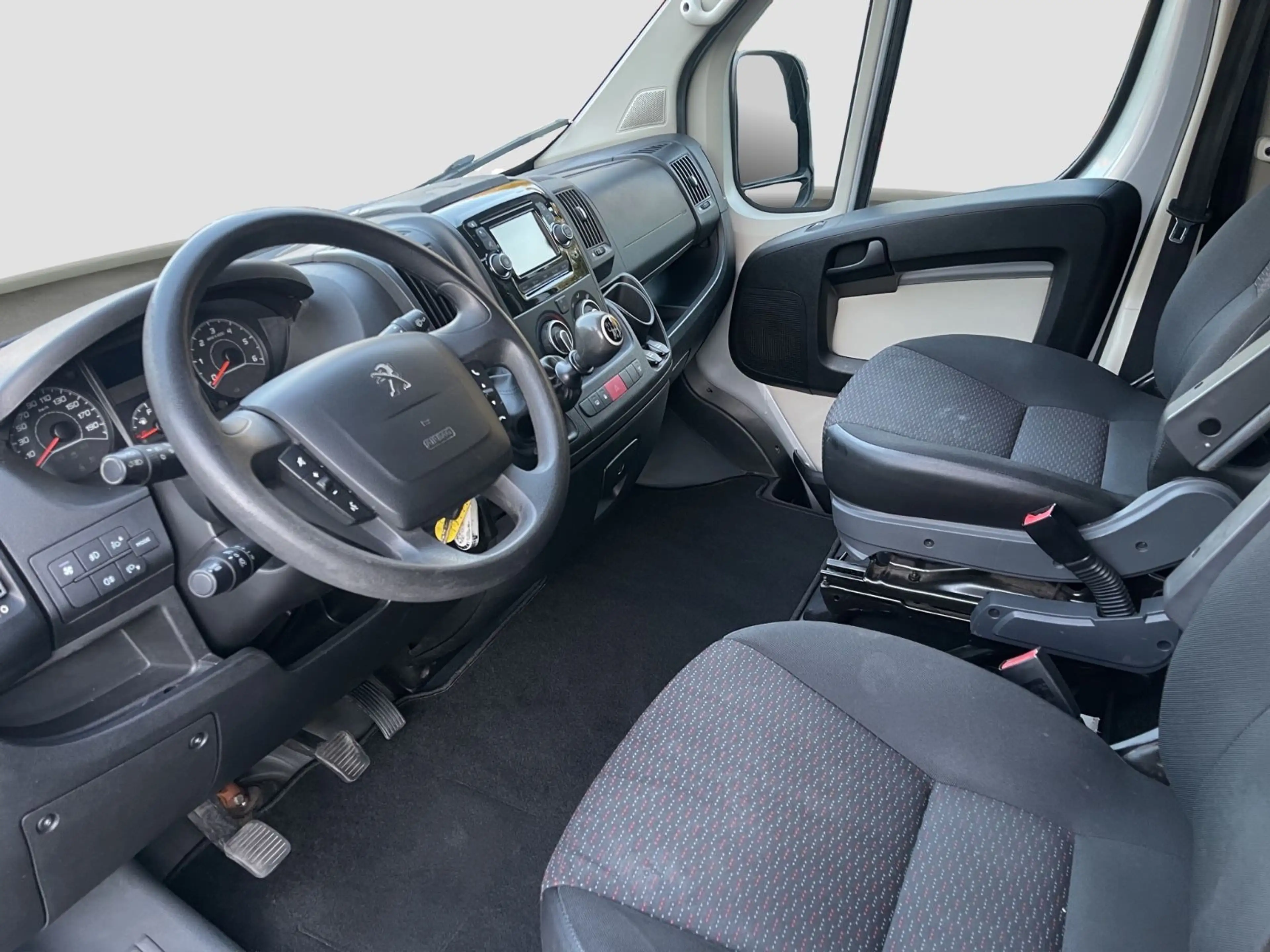 Peugeot Boxer Kombi L2H2/Klima/SHZ/Kamera/8-Sitz Luxus — photo 11