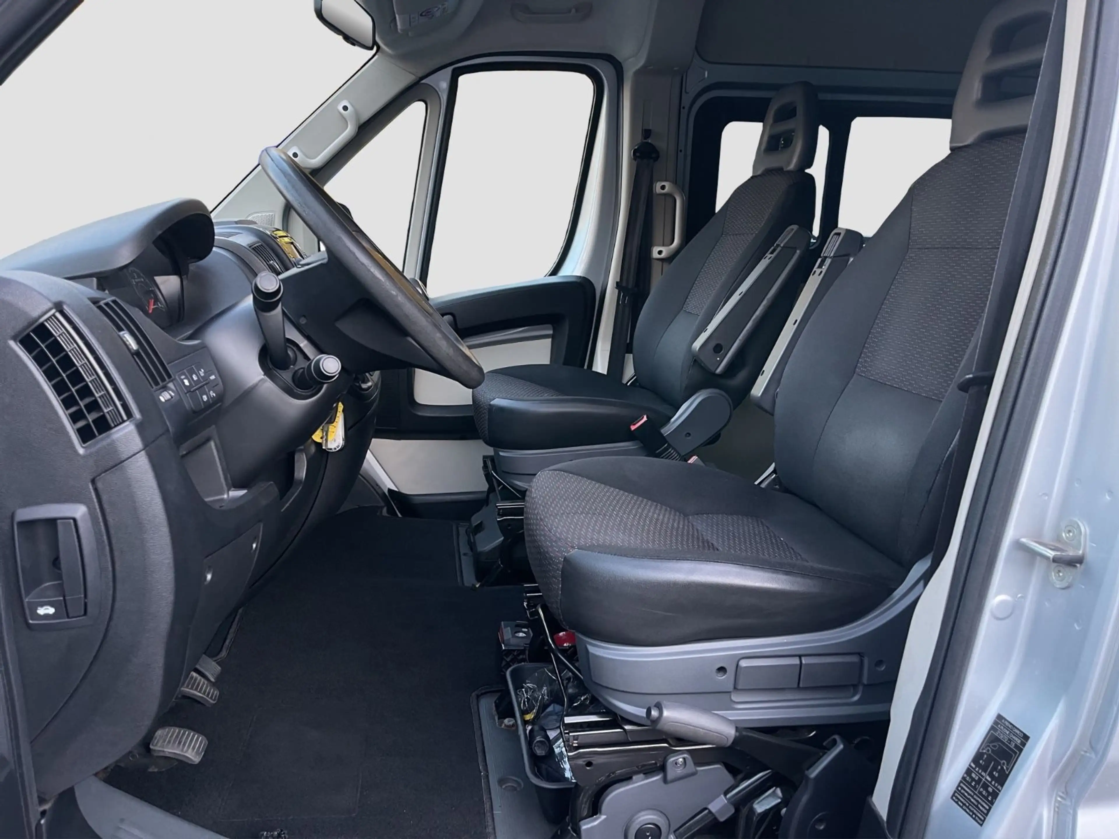 Peugeot Boxer Kombi L2H2/Klima/SHZ/Kamera/8-Sitz Luxus — photo 9