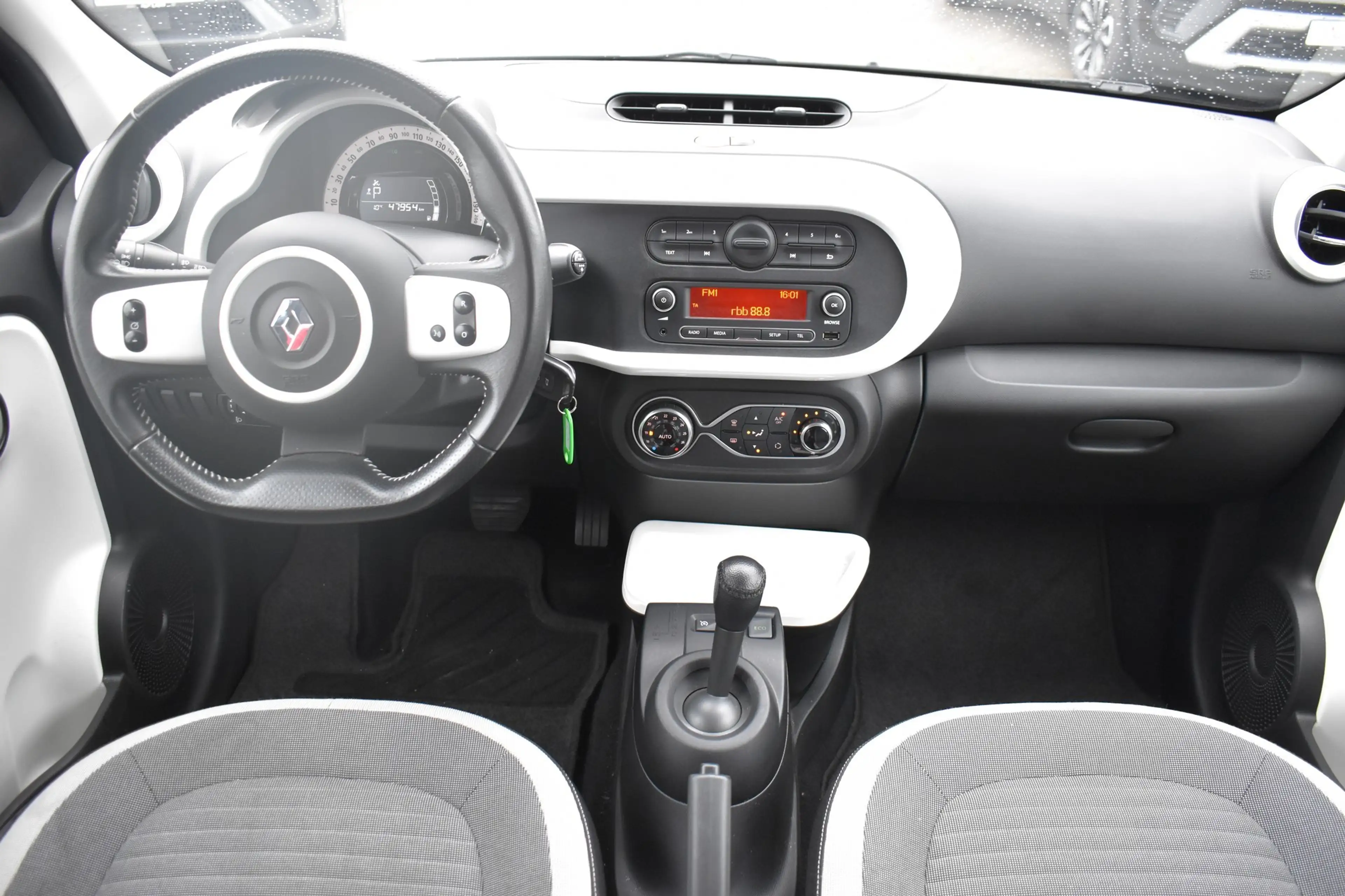 Renault Twingo 1.0 Urban Night Sitzheizung Kamera Navi — photo 13