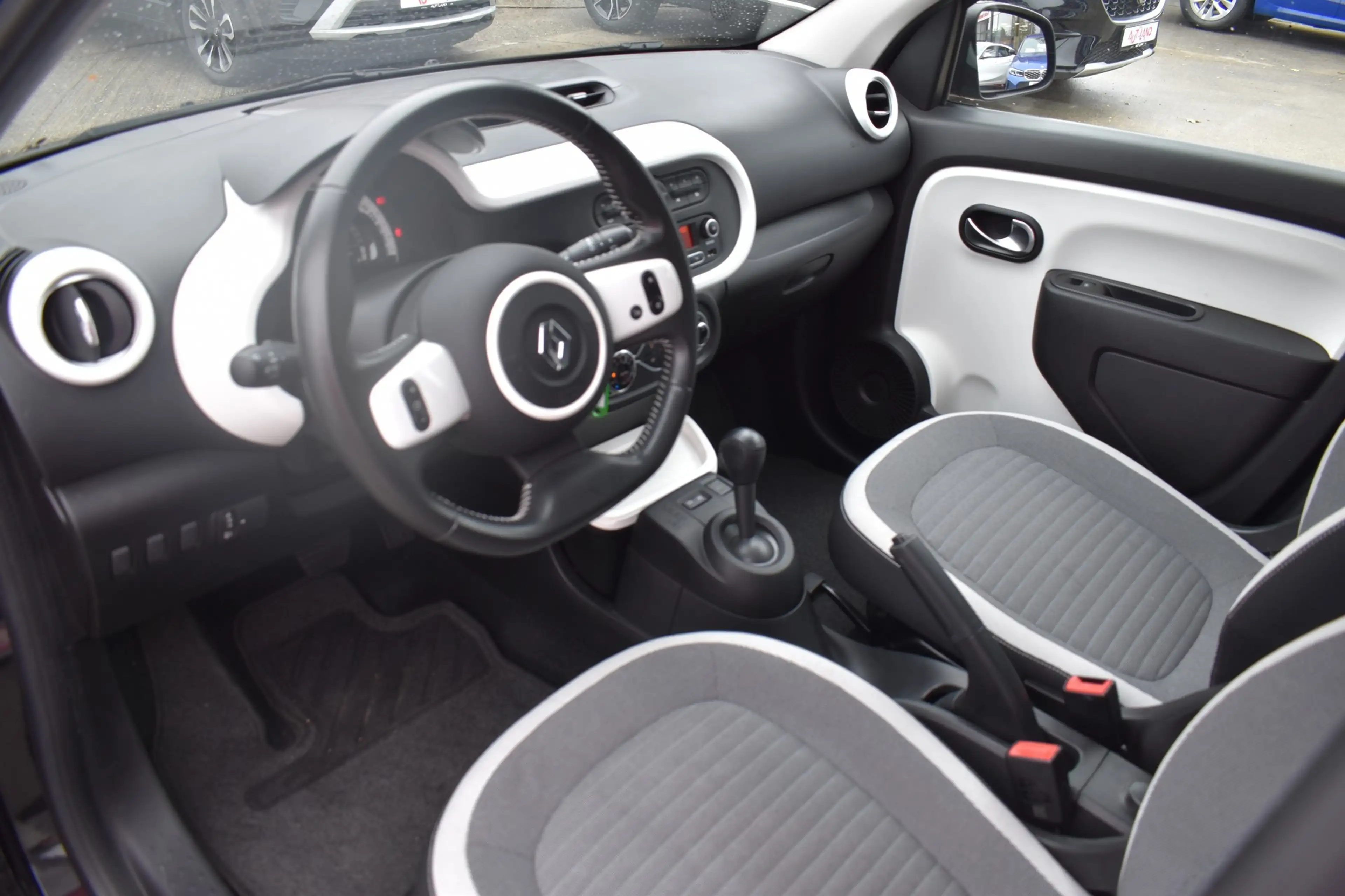 Renault Twingo 1.0 Urban Night Sitzheizung Kamera Navi — photo 10