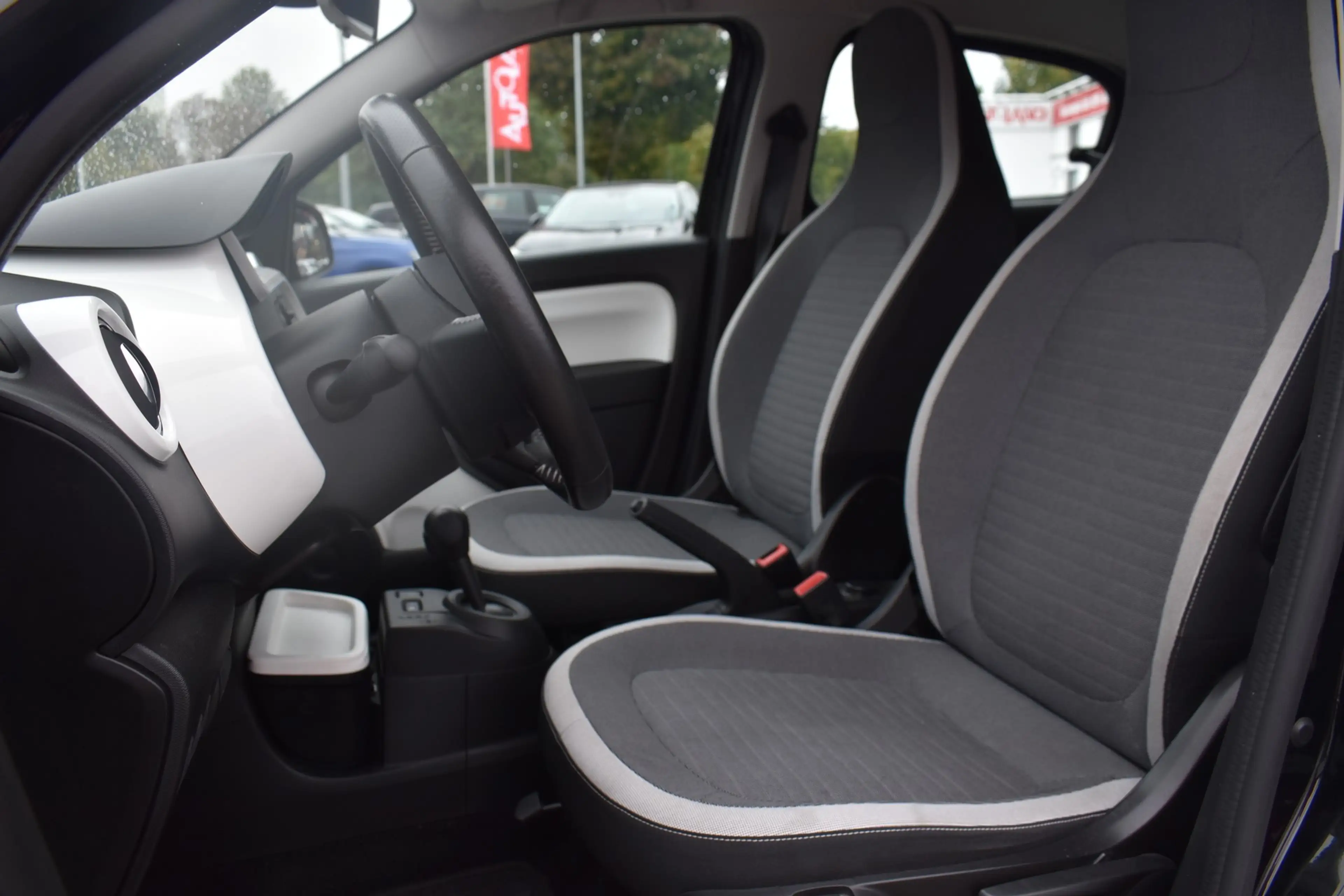 Renault Twingo 1.0 Urban Night Sitzheizung Kamera Navi — photo 11