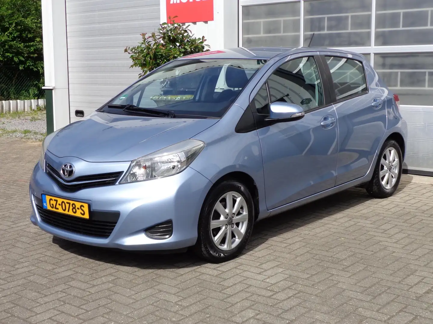 Toyota Yaris 1.3 VVT-i Aspiration 5 Deurs , Airco !! Blauw - 2