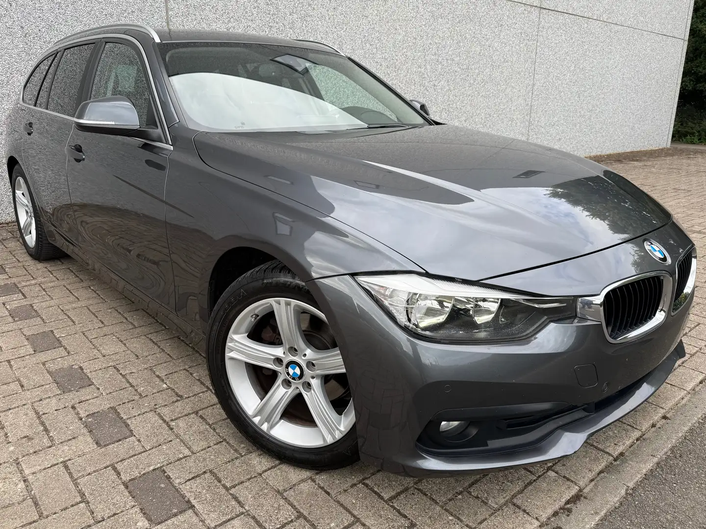 BMW 318 Touring 318 d Luxury Garantie 12mois Szary - 2