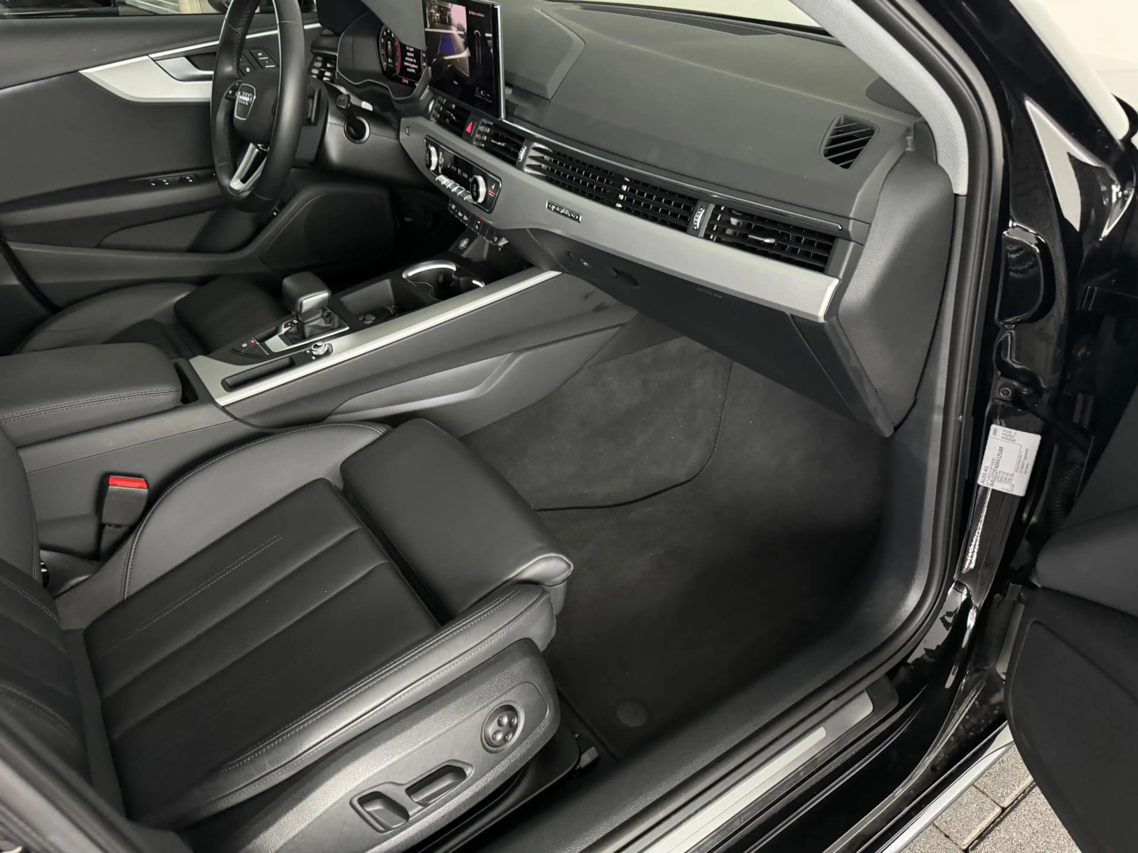 Audi A4 AVANT 40 TFSI quattro S edition Pano|Memory|Trekha — photo 38