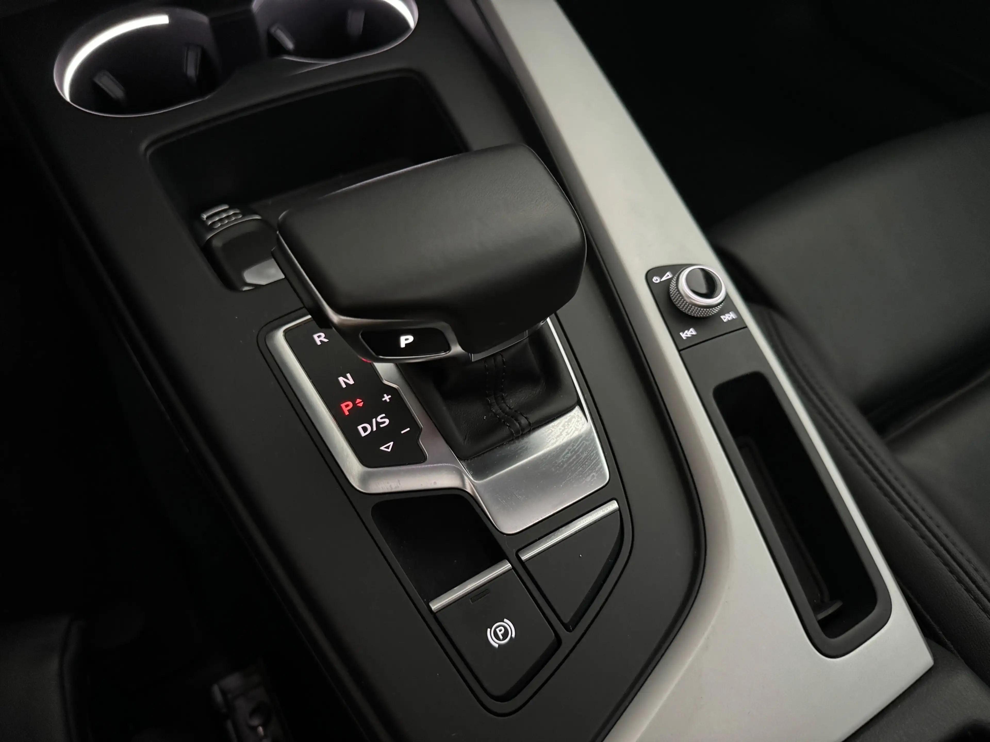 Audi A4 AVANT 40 TFSI quattro S edition Pano|Memory|Trekha — photo 24