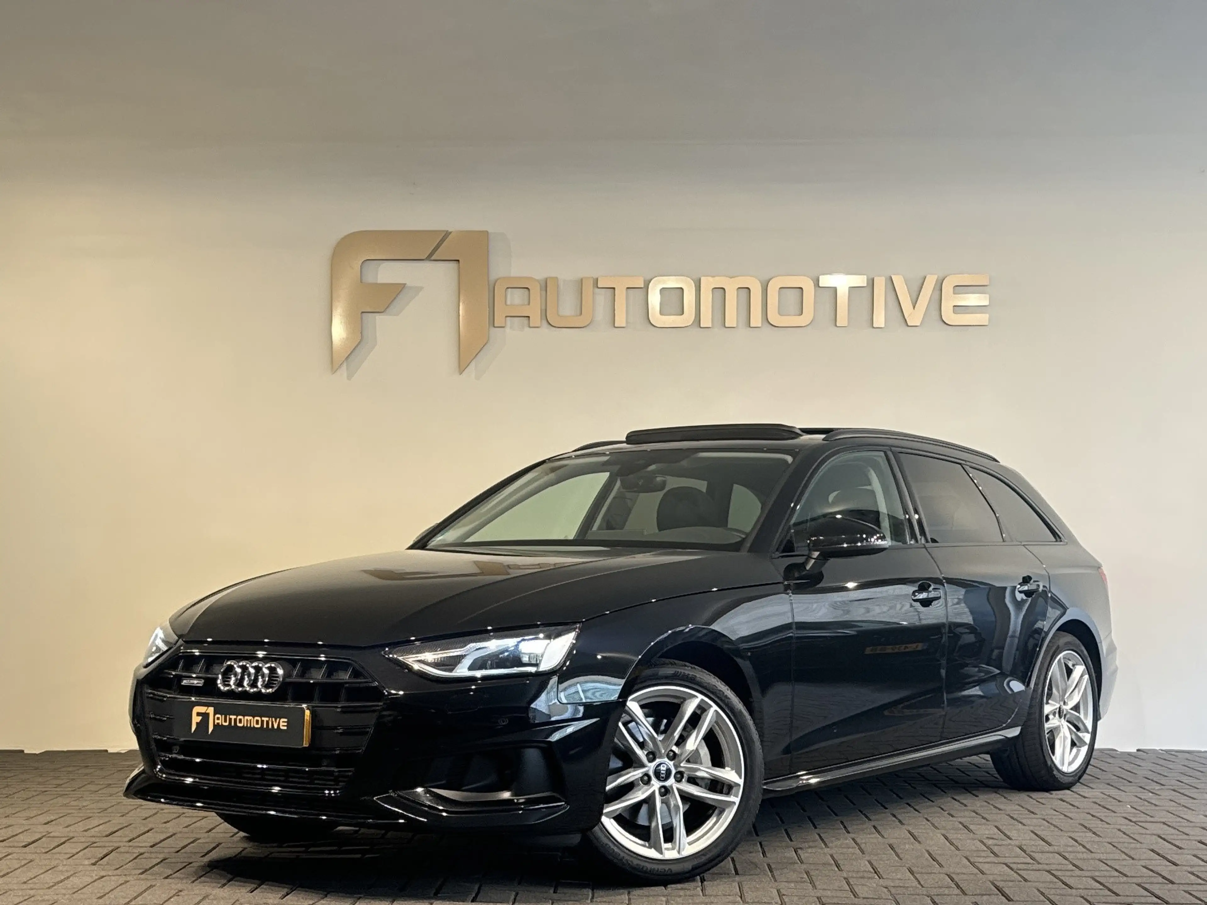 Audi A4 AVANT 40 TFSI quattro S edition Pano|Memory|Trekha