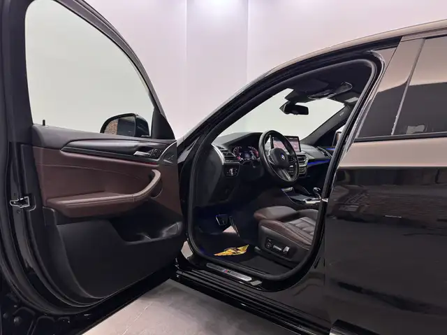 BMW X4 view 11