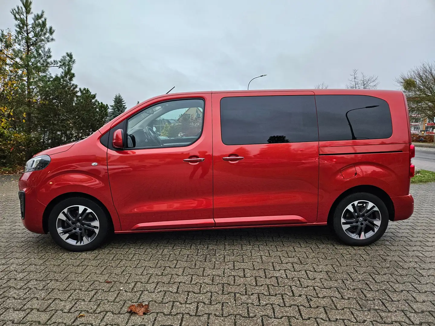 Opel Zafira Life Tourer M (L2) Leder NAVI 7-Sitzer Standhzg.P-Dach Rood - 2