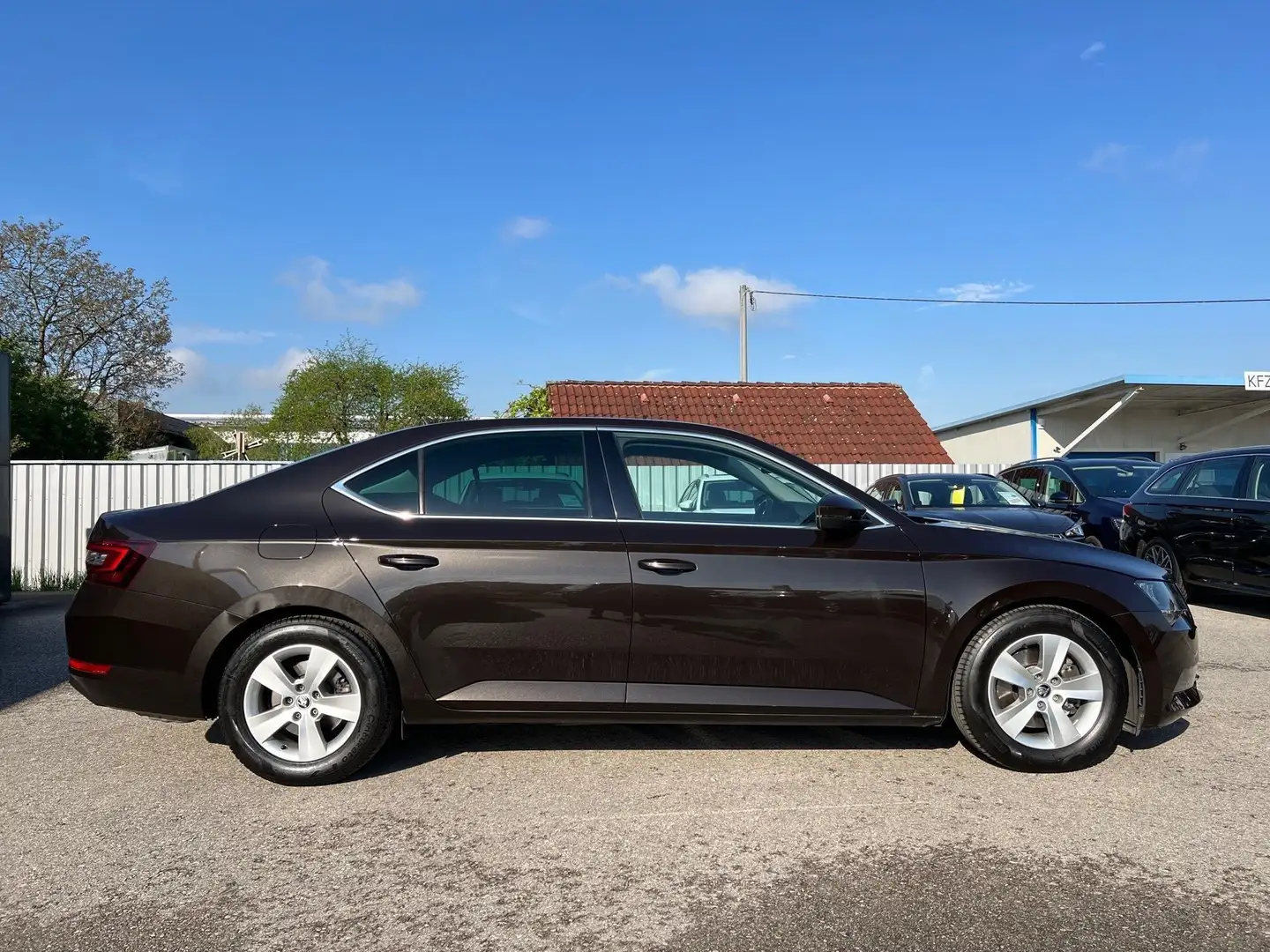 Skoda Superb 1,5 TSI ACT Ambition Braun - 2