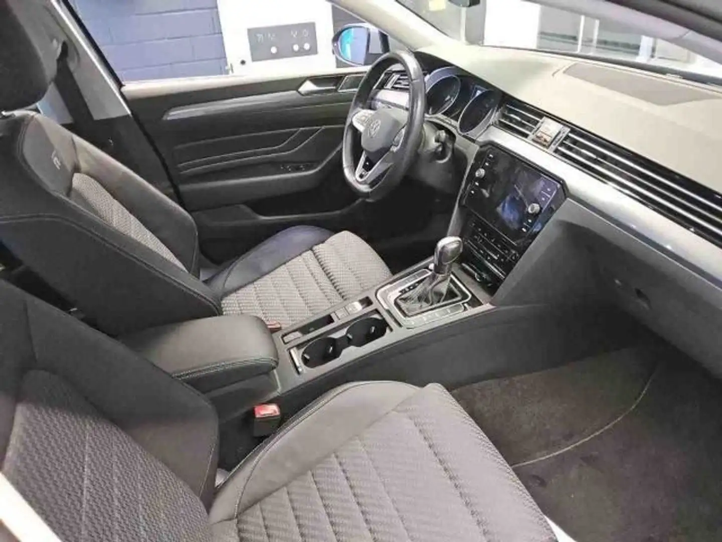 Volkswagen Passat Variant R-Line 4Motion 2,0TDI DSG LED AHK Grau - 2