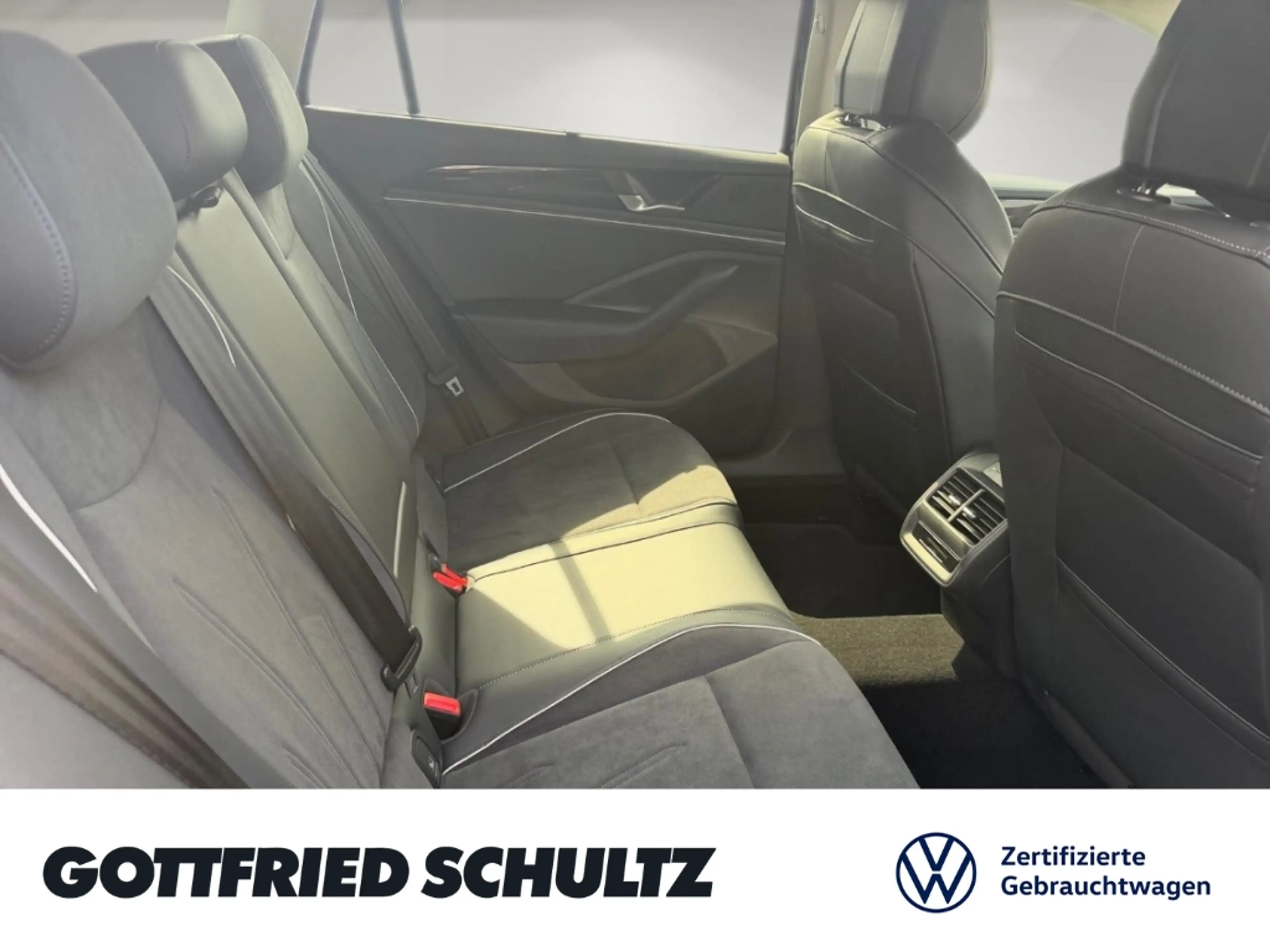 Volkswagen Passat Variant BUSINESS eTSI DSG CARPLAY EINPARKHILFE HEAD-UP NAV — photo 9