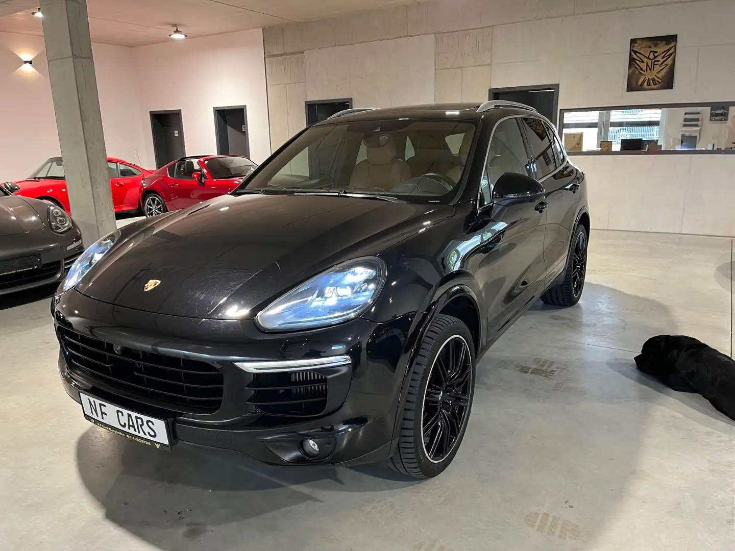 Porsche Cayenne S Diesel Platinum,LED,20-ZOLL,Pano,AHK,V Schwarz - 1