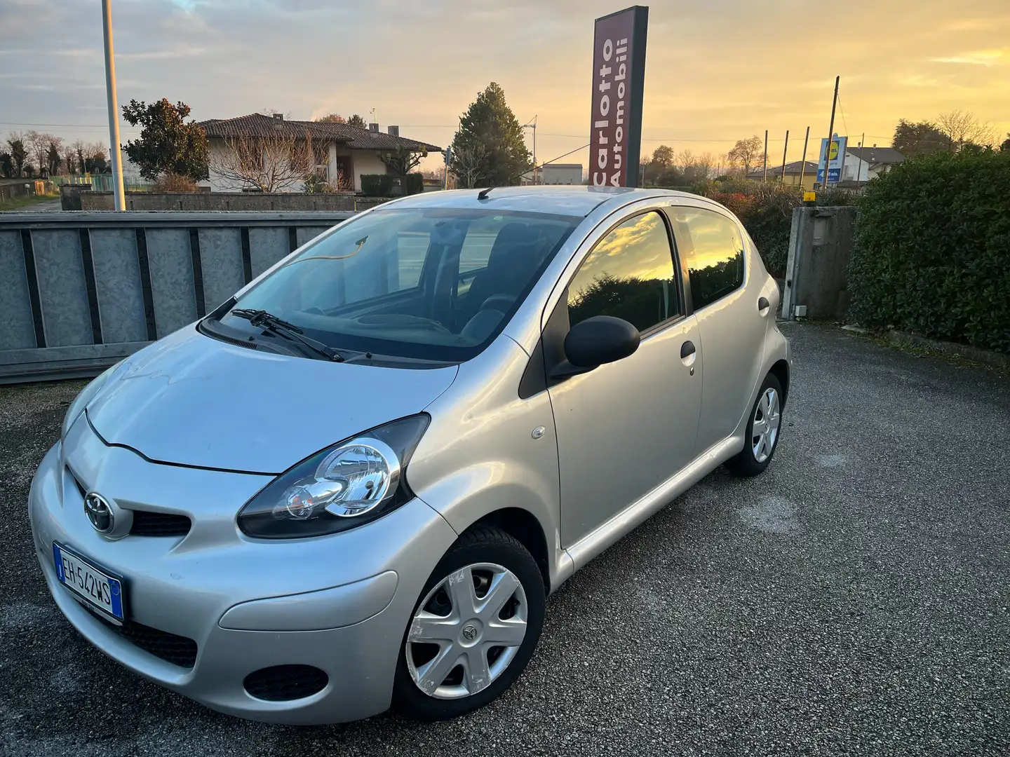 Toyota Aygo Aygo 5 porte 1.0 68cv Sol FL Euro 5 Climatizzatore Silber - 1