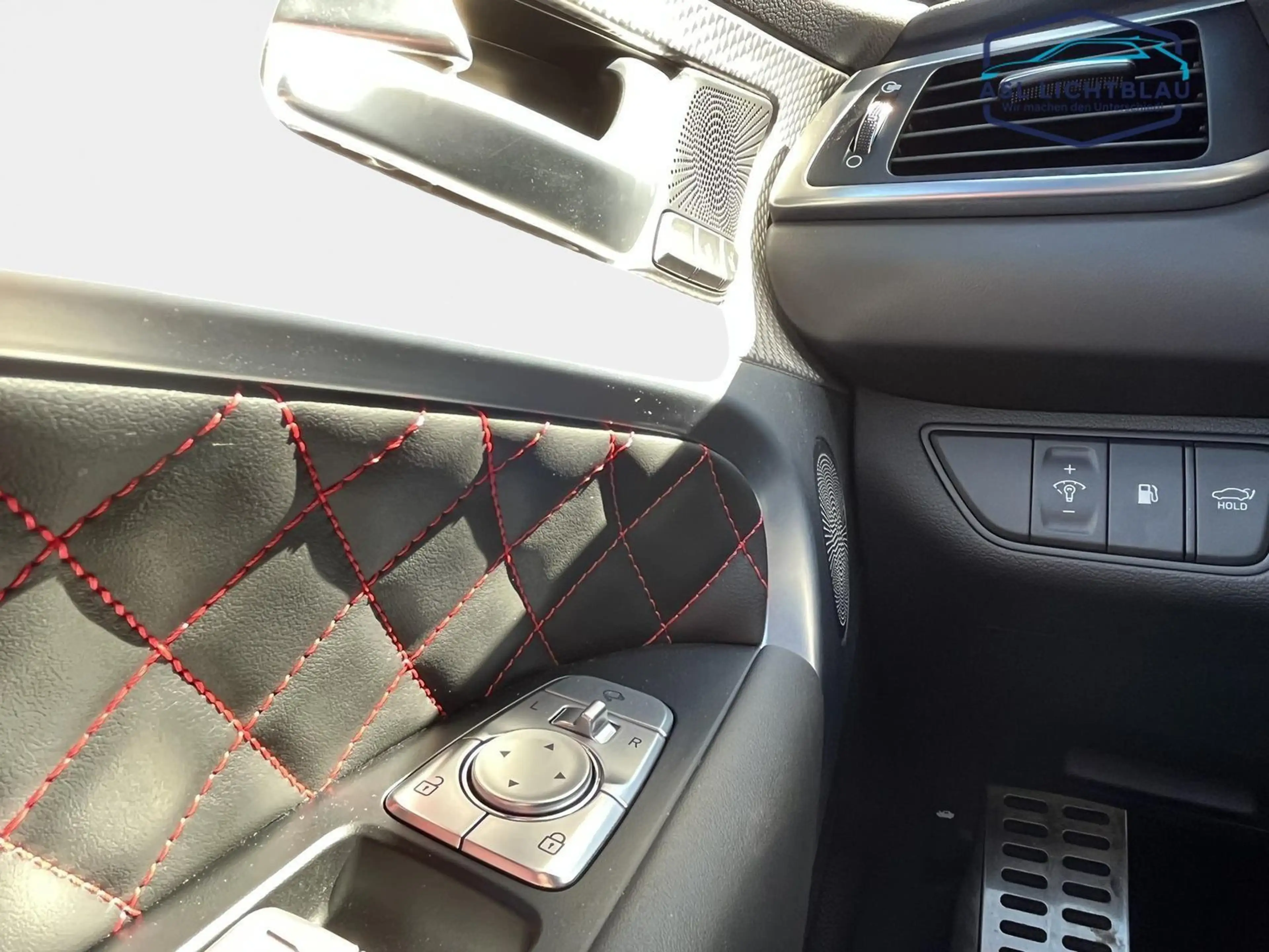 Genesis G70 Shooting Brake 2.2 D Sport G70 CRDi 2.2 HTRAC Shooting Brake — photo 11