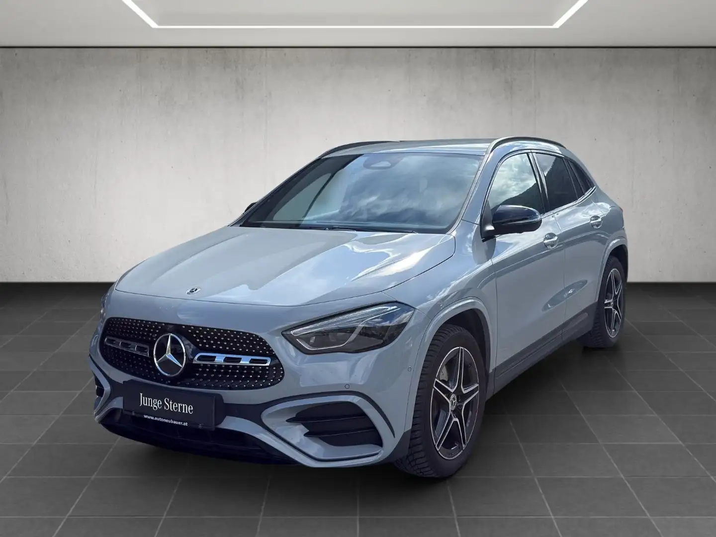 Mercedes-Benz GLA 200 d 4MATIC Österreich-Edition AMG Line Grau - 2