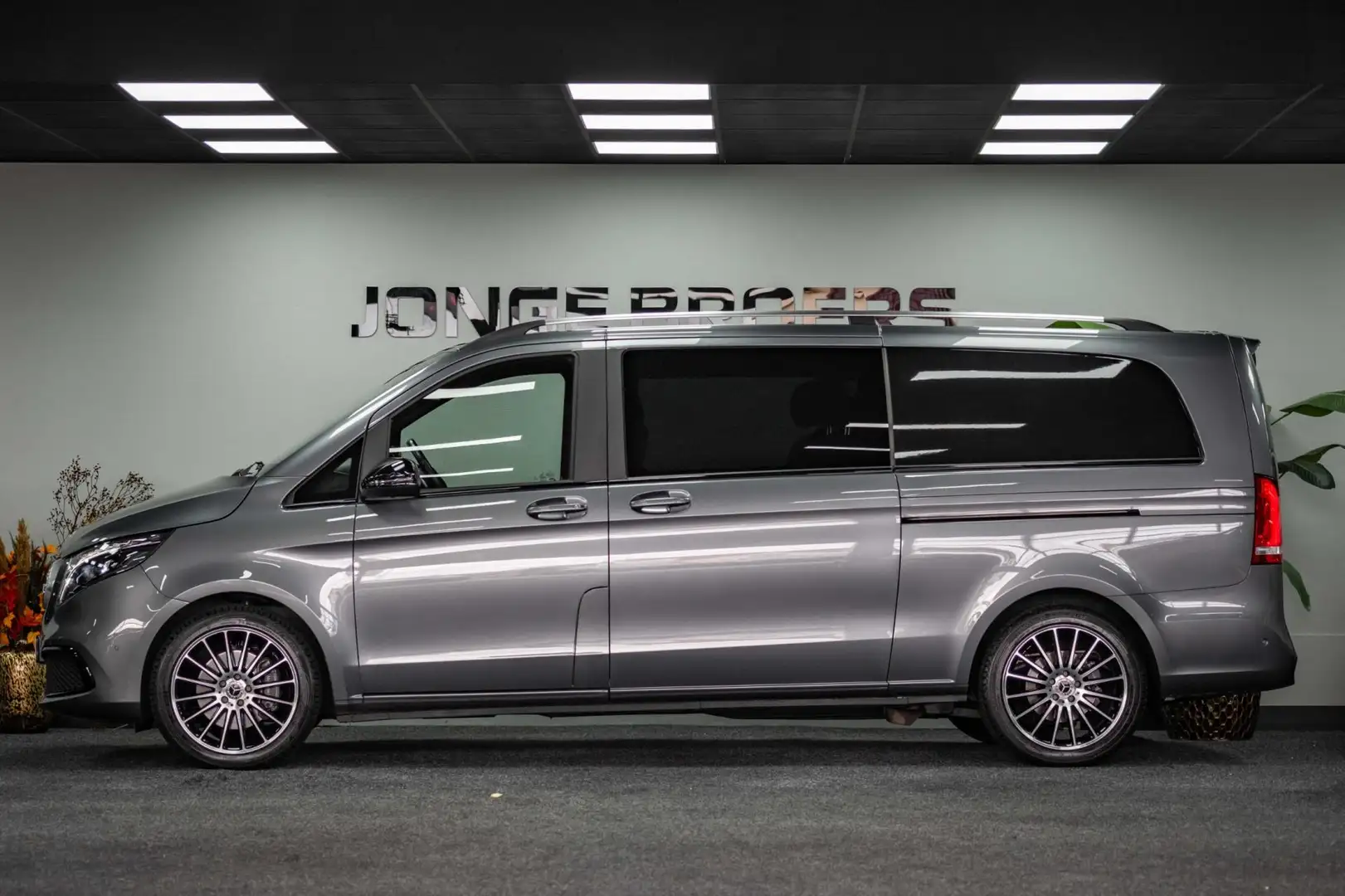 Mercedes-Benz V 300 300d Extra Lang DC Avantgarde Edition Gris - 2