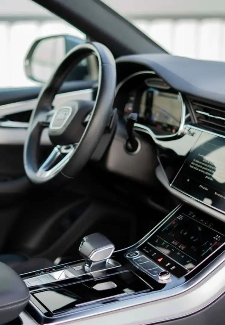 Audi Q8 55 TFSIe S line plus quattro - 2