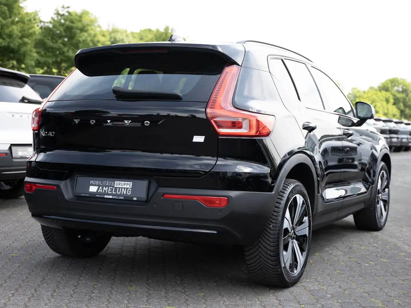 Volvo XC40 Core Recharge Pure Electric 2WD FACEL. Schwarz - 2