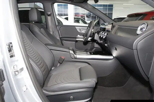Mercedes-Benz B-Class view 6