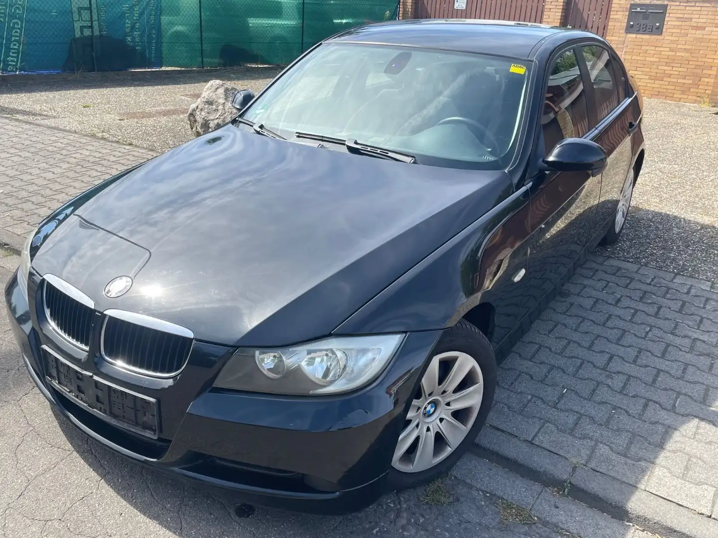 BMW 320 Baureihe 3 Lim. 320i Schwarz - 1