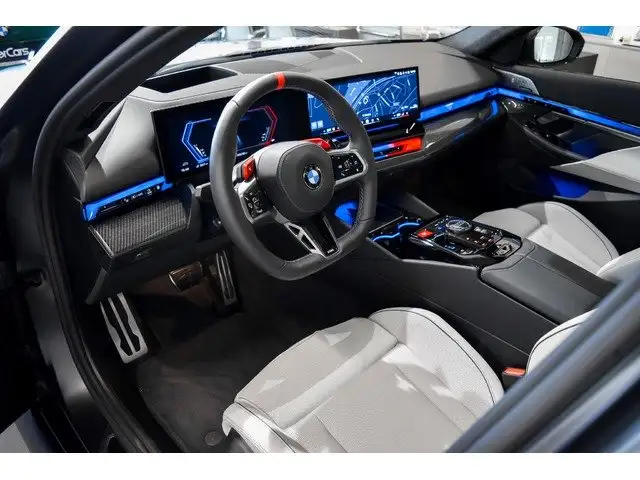 BMW M5 view 4