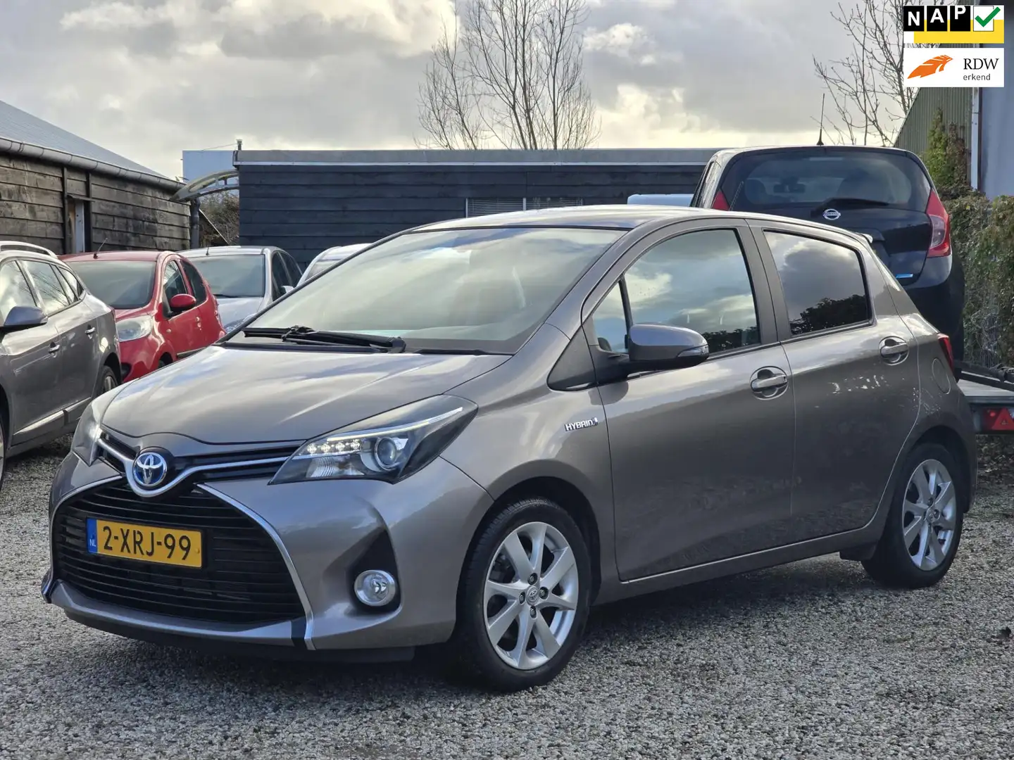 Toyota Yaris 1.5 Hybrid Dynamic Facelift Pano Navi Gris - 1
