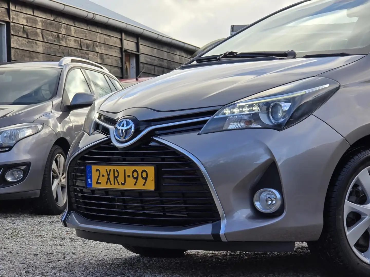 Toyota Yaris 1.5 Hybrid Dynamic Facelift Pano Navi Gris - 2