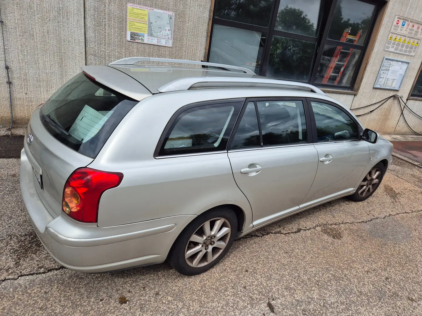 Toyota Avensis Avensis 1.8 vvt-i 16v SW Ezüst - 1