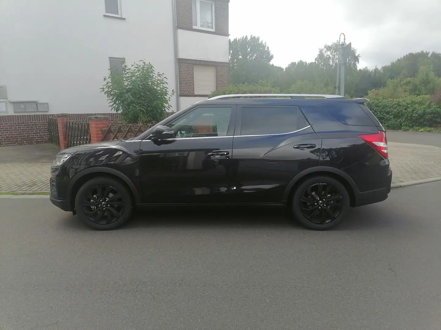 SsangYong Tivoli Grand 1.5 T-GDi , 2WD Aut. Blackline Schwarz - 2