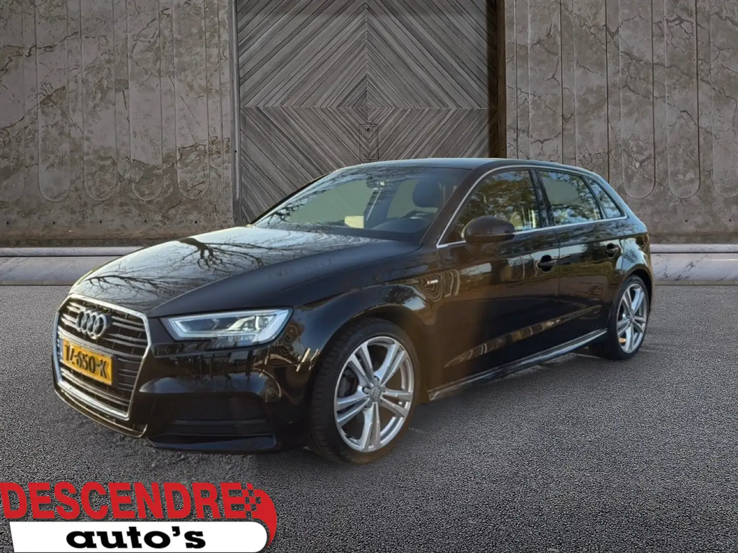 Audi A3 Sportback 30 TFSI Sport S Line Edition autom. Zwart - 1