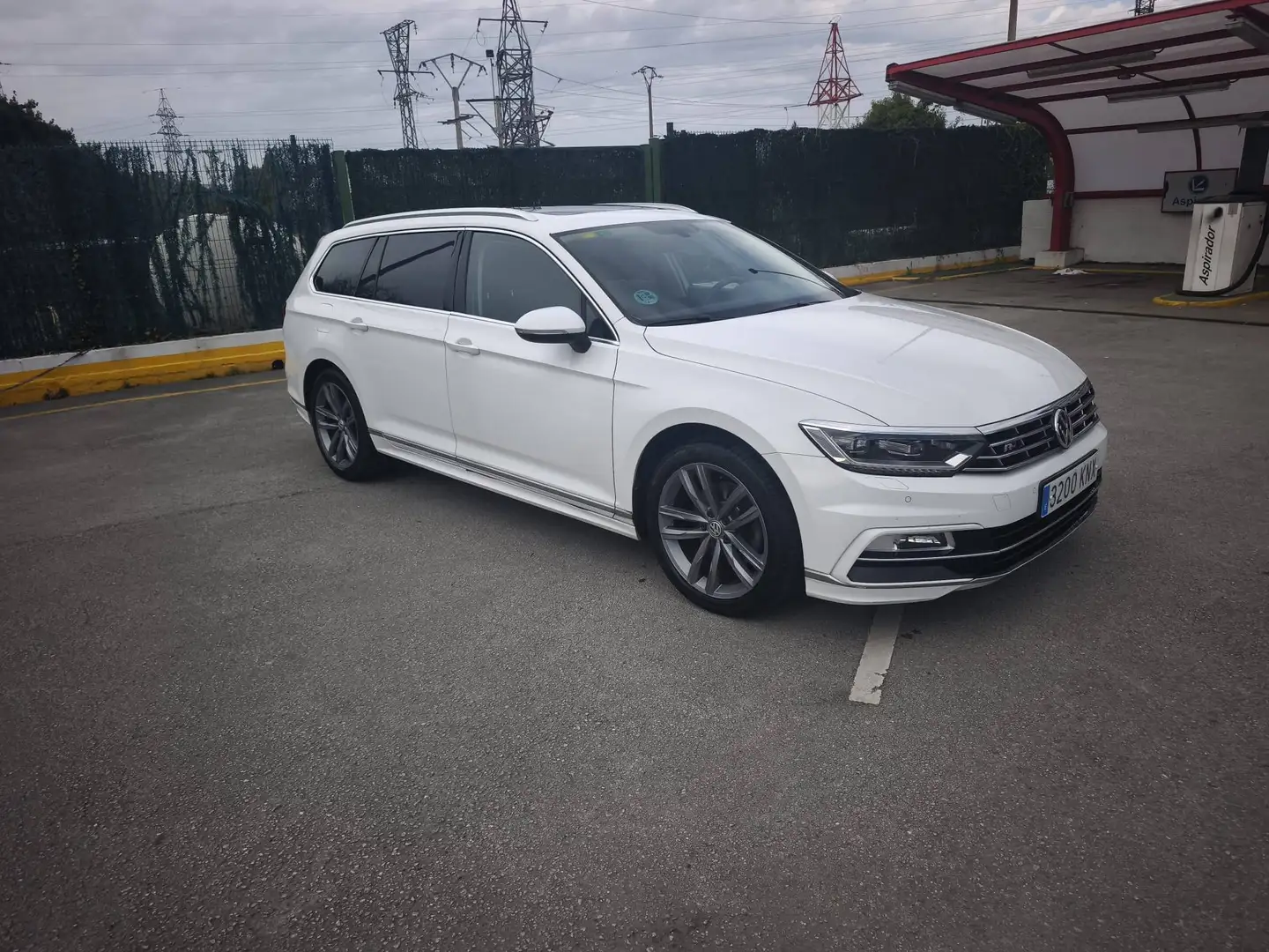 Volkswagen Passat Passat 2.0TDI Sport DGS7 110kW R-Line Blanco - 2