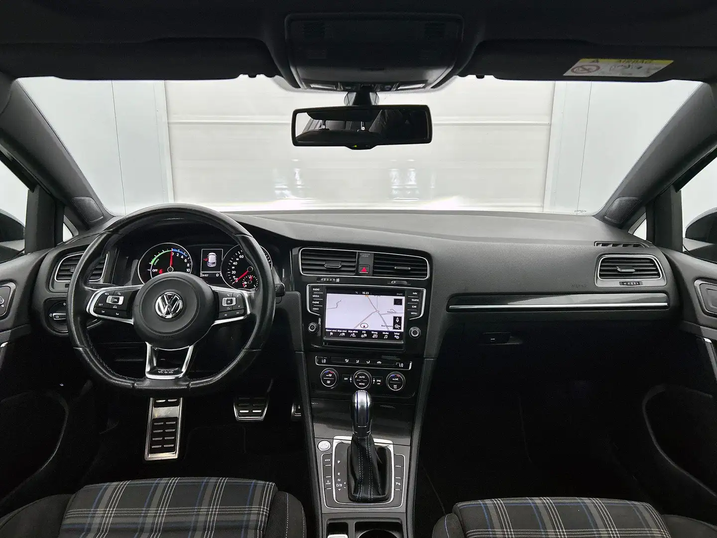 Volkswagen Golf GTE 1.4 TSI (Pano, NL-auto, Goed OnderH, Navi, Climate Grijs - 2