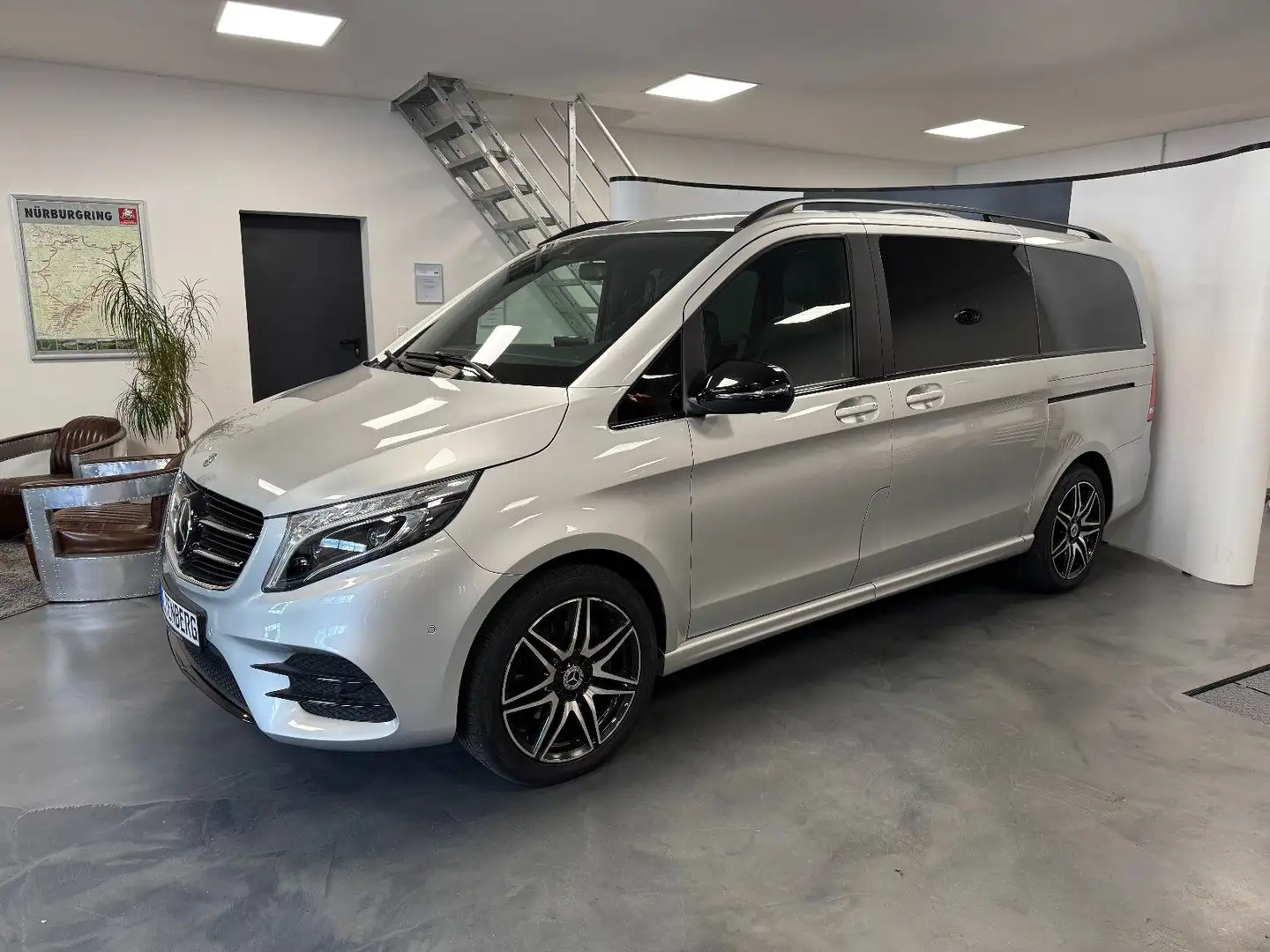 Mercedes-Benz V 250 d AMG 4Matic LED Pano 360° Dist. Burmester Argento - 2
