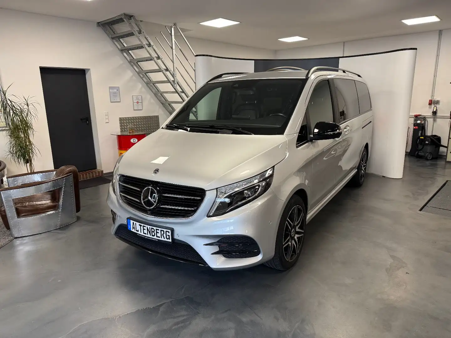 Mercedes-Benz V 250 d AMG 4Matic LED Pano 360° Dist. Burmester Argento - 1