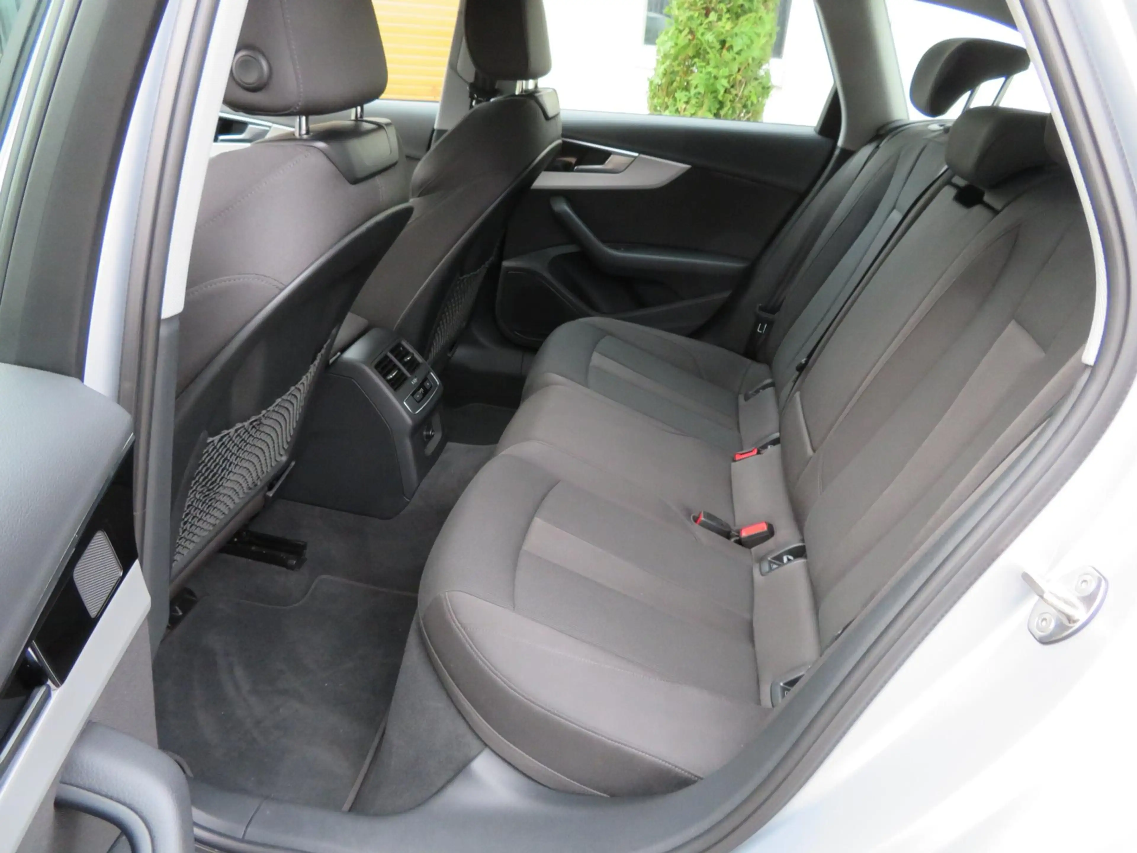 Audi A4 Avant 35 TFSI Advanced Edition TREKHAAK-NL AUTO-PD — photo 49