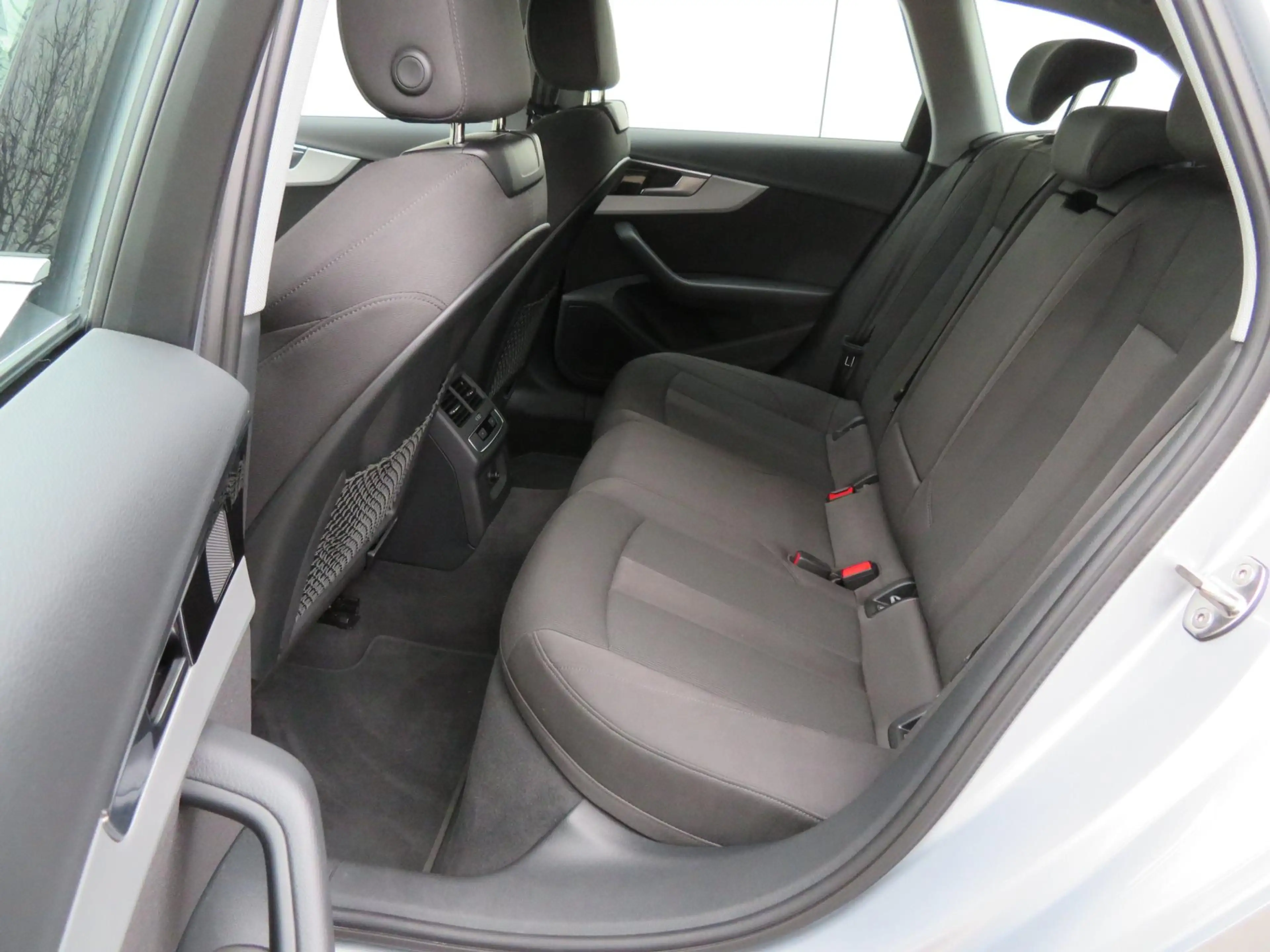 Audi A4 Avant 35 TFSI Advanced Edition TREKHAAK-NL AUTO-PD — photo 10