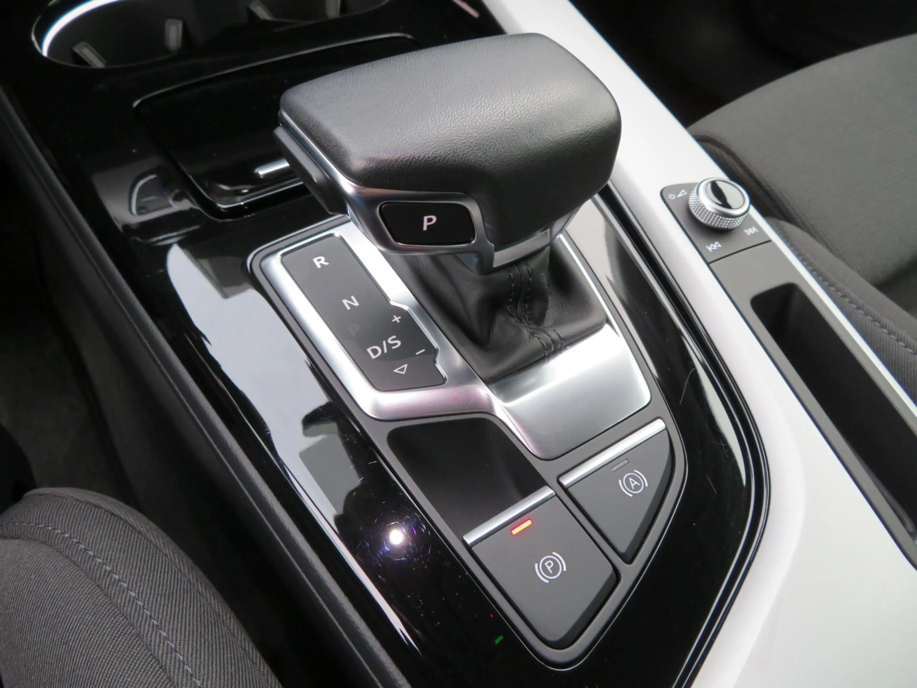Audi A4 Avant 35 TFSI Advanced Edition TREKHAAK-NL AUTO-PD — photo 26
