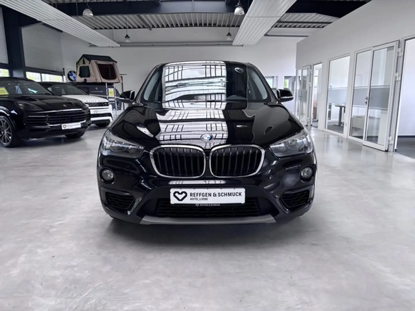 BMW X1 ADVANTAGE XD AUTOMAT+LEDER+NAV+KAMERA+TÜV+1HD Zwart - 2