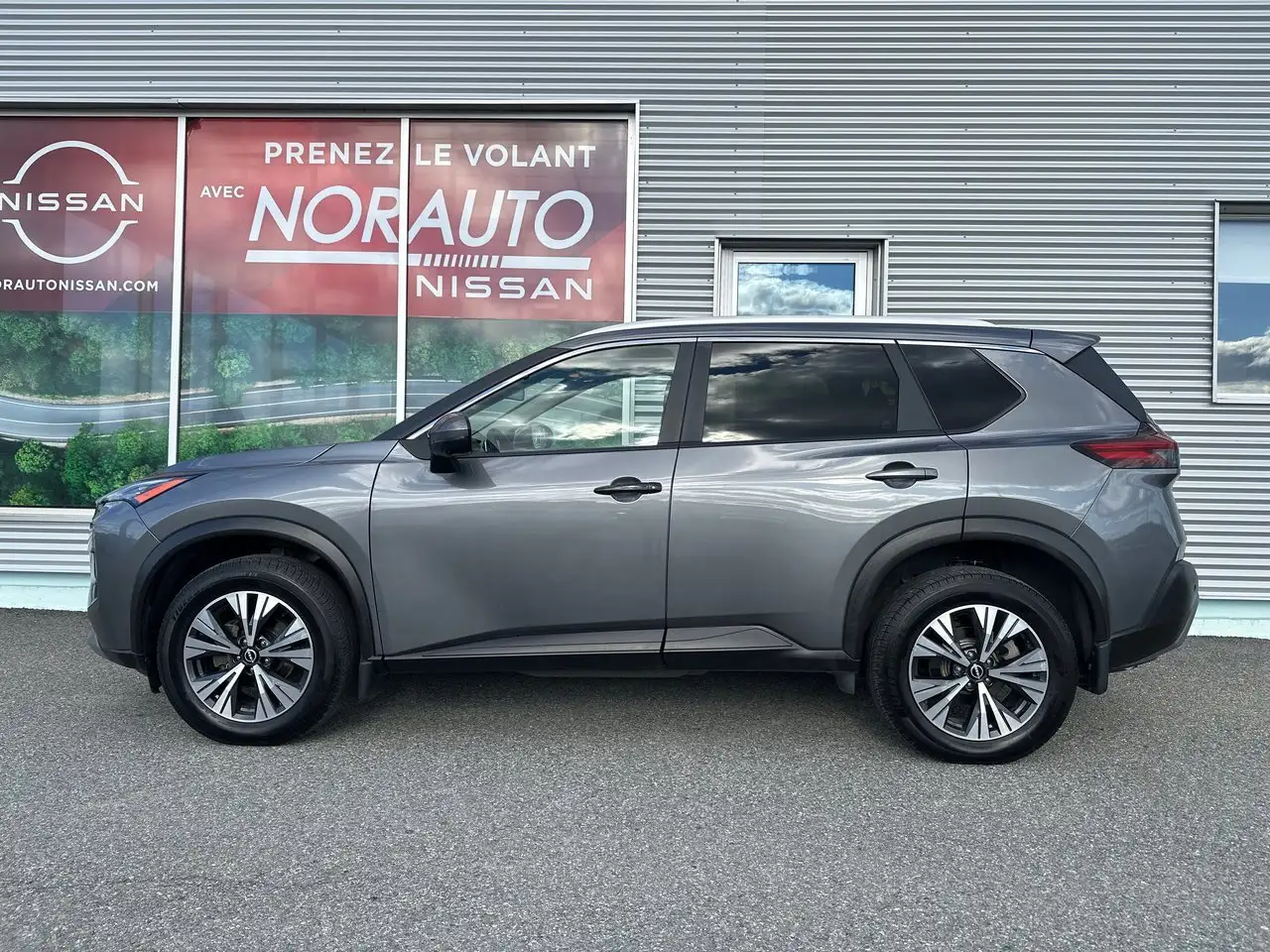 Nissan Rogue снимка Nissan Rogue