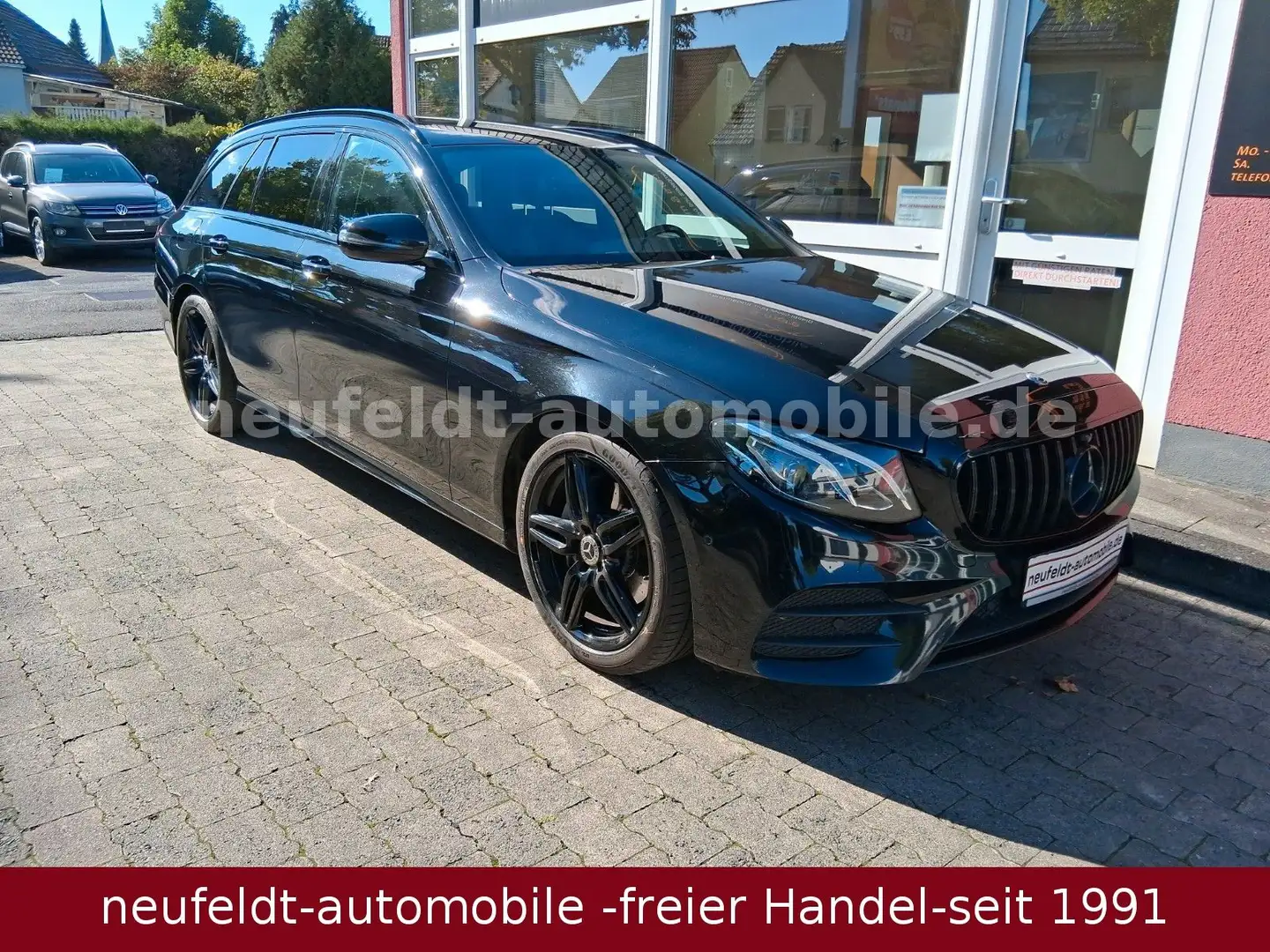 Mercedes-Benz E 220 d  T AMG Line, Widescreen, Night Schwarz - 2