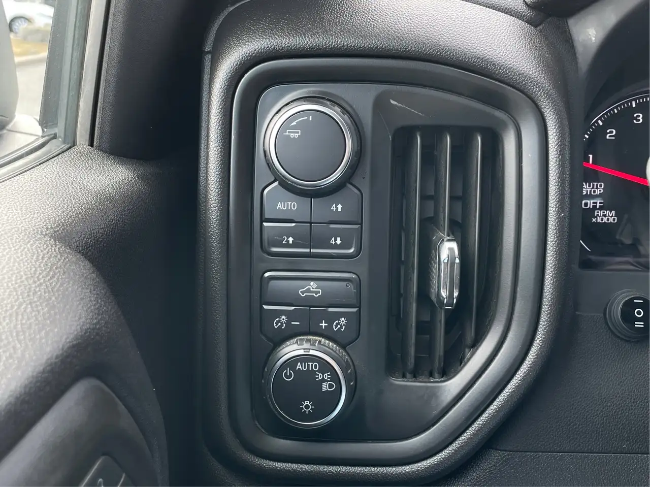 Chevrolet Silverado 1500 снимка Chevrolet Silverado 1500