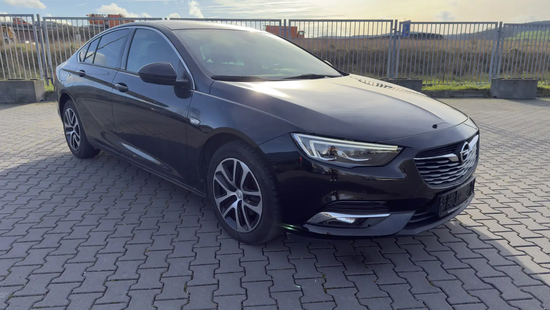 Opel Insignia 1.5 Grand Sport Apps Navi Kamera LED Schwarz - 1
