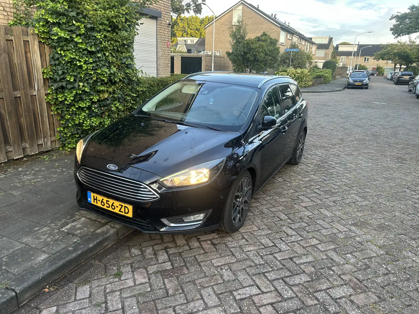 Ford Focus 2.0 TDCI Titanium Zwart - 2