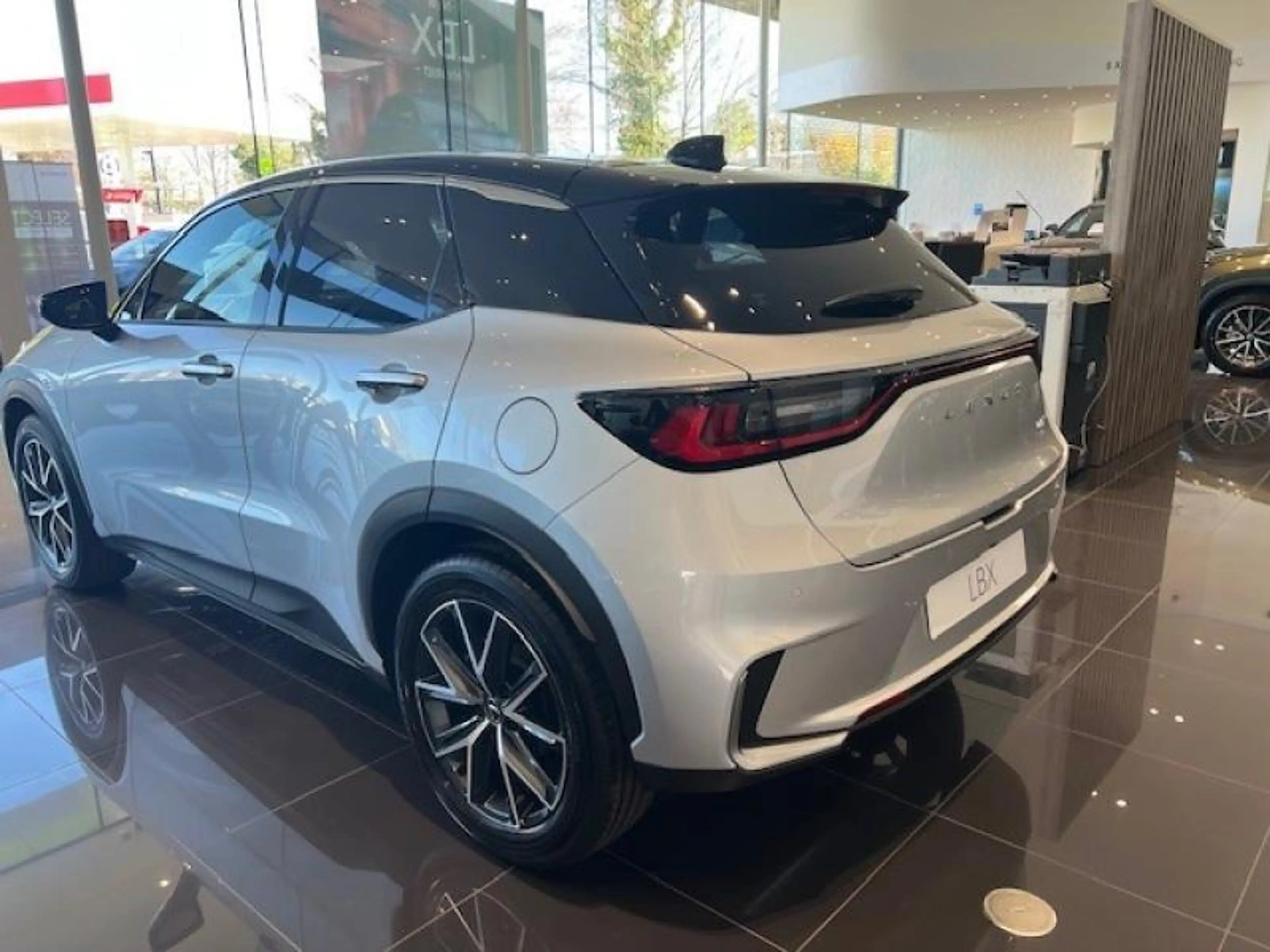 Lexus LBX Emotion — photo 4