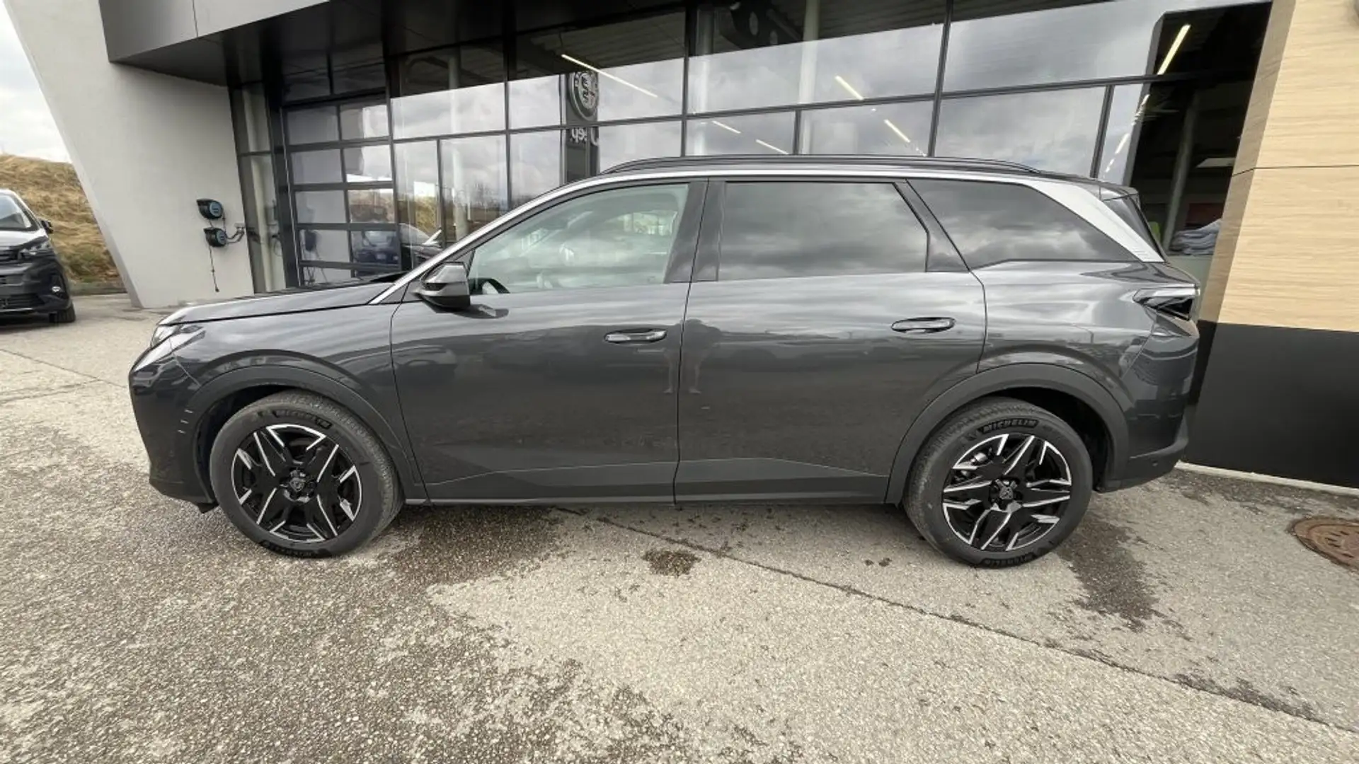 Peugeot 5008 mHEV 145 e-DCS6 Aut. Grau - 2