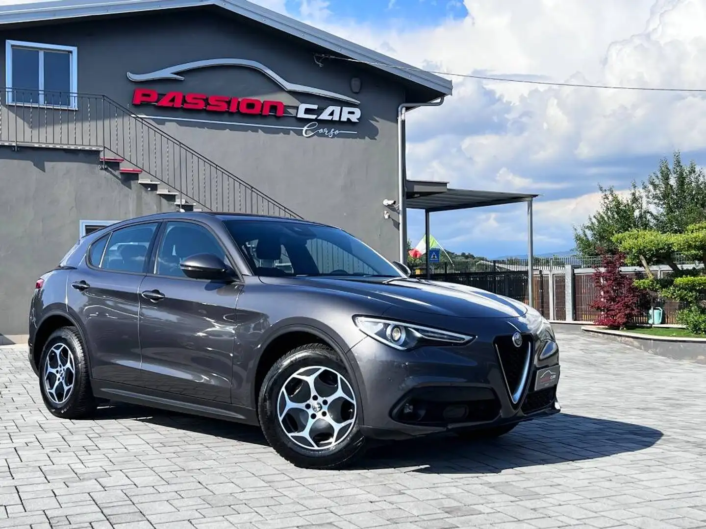 Alfa Romeo Stelvio 2.2 t Business rwd 160cv auto Gris - 1