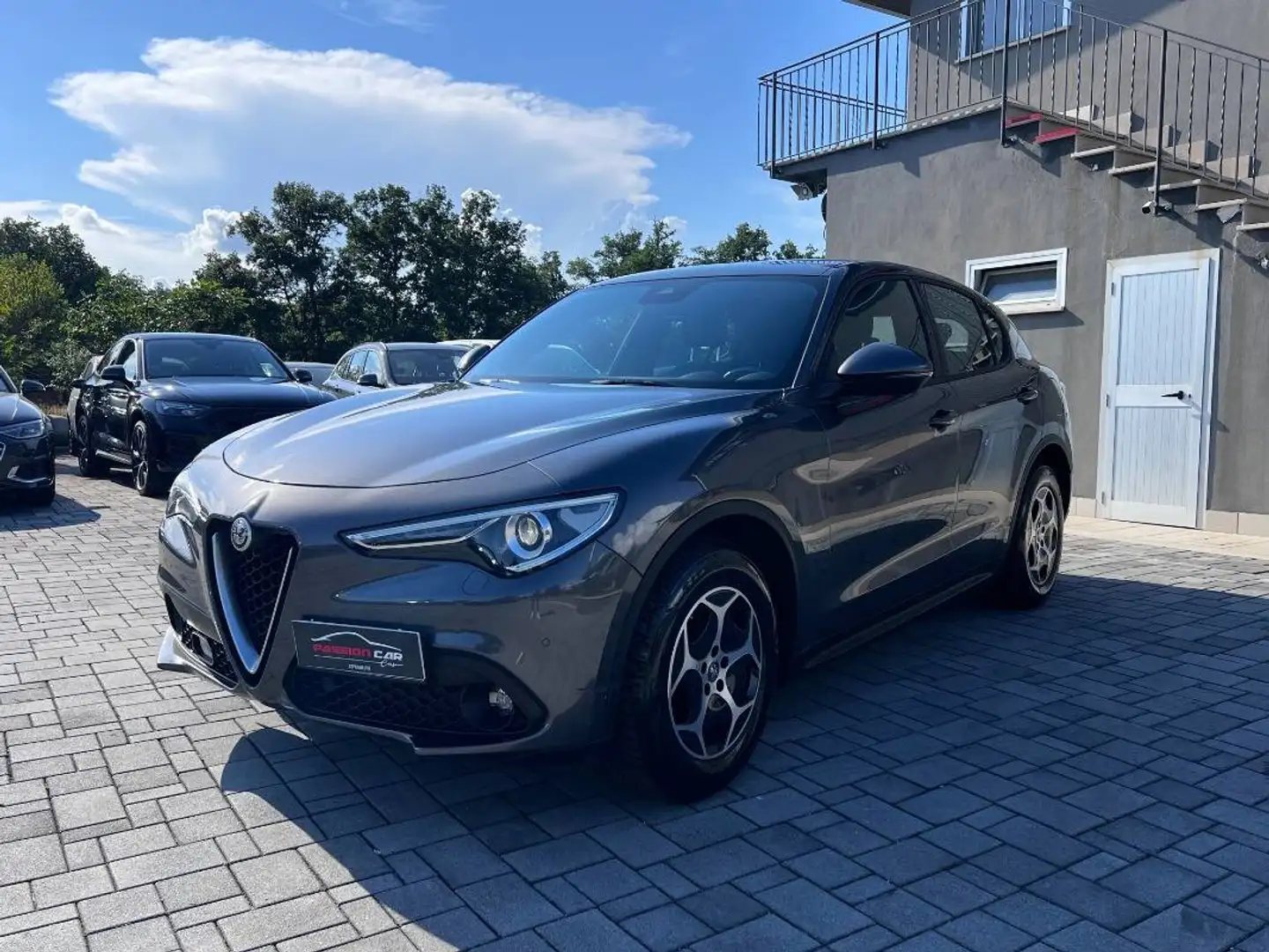 Alfa Romeo Stelvio 2.2 t Business rwd 160cv auto Gris - 2