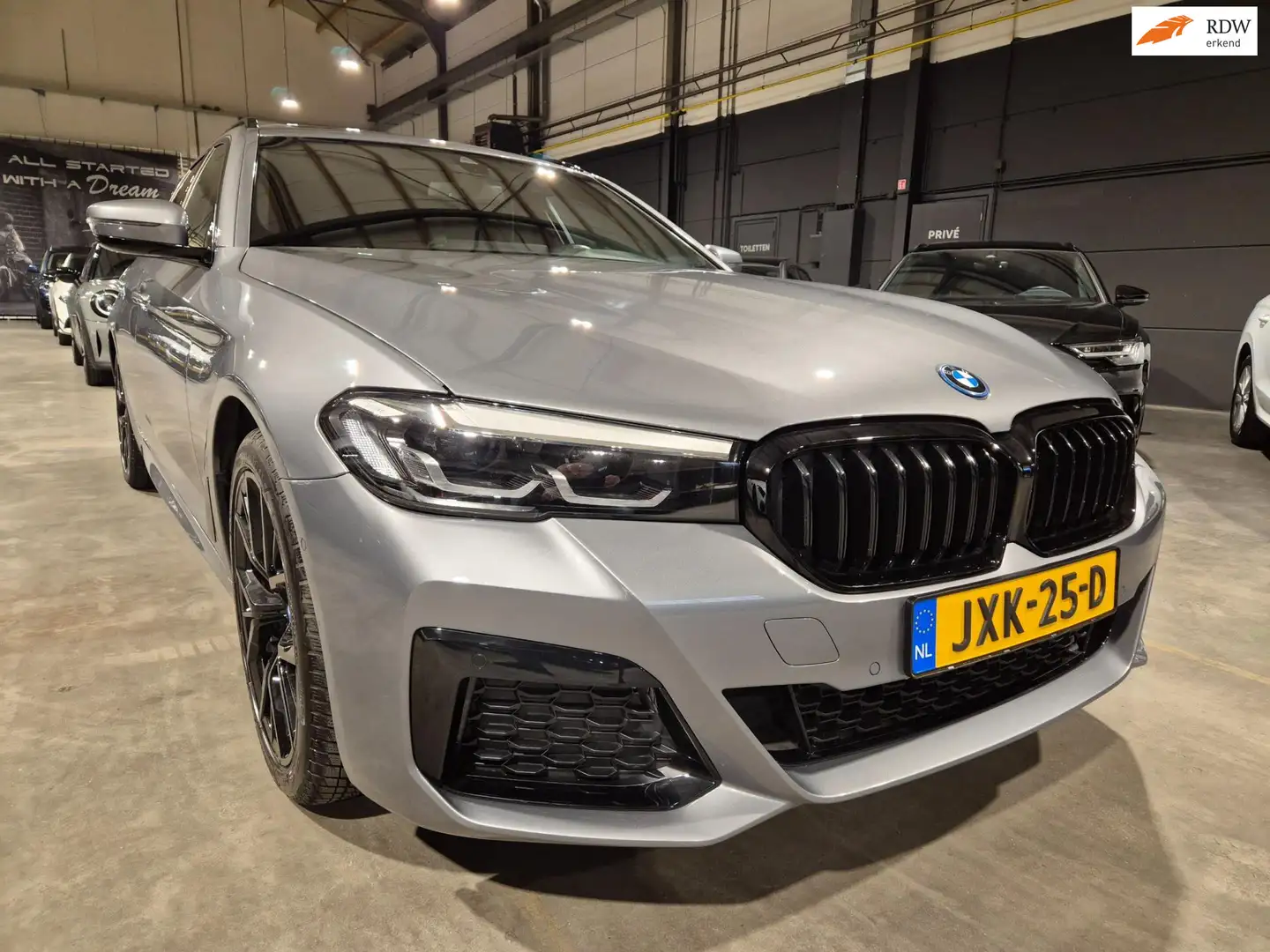 BMW 530 5-serie Touring 530e Business Edition Plus M-Sport Grau - 1